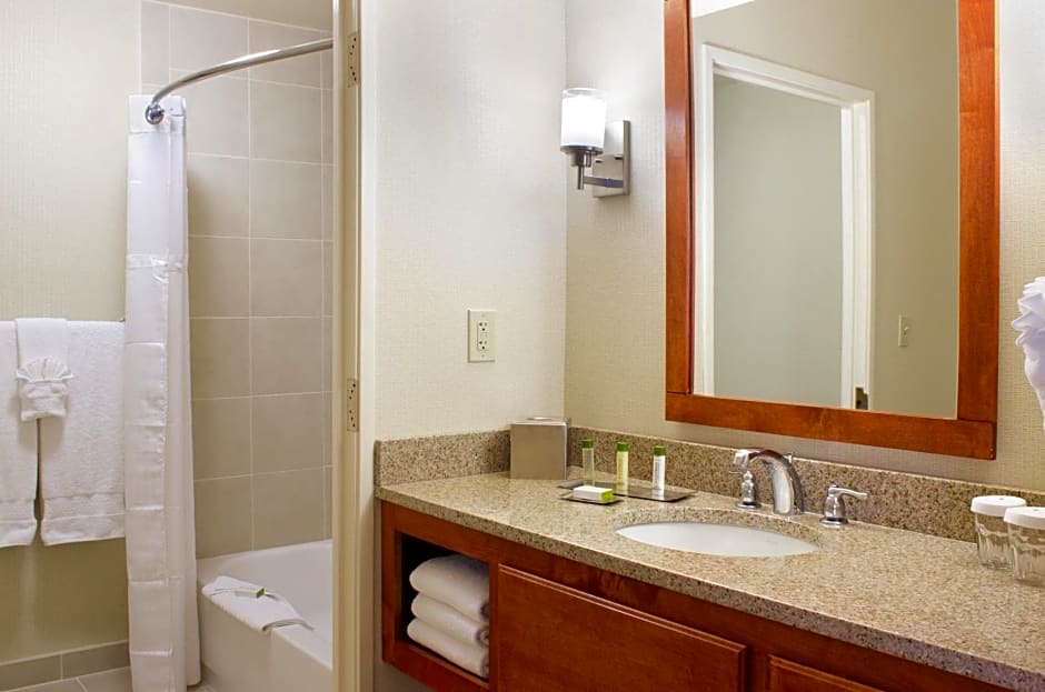 DoubleTree Suites by Hilton Mount Laurel