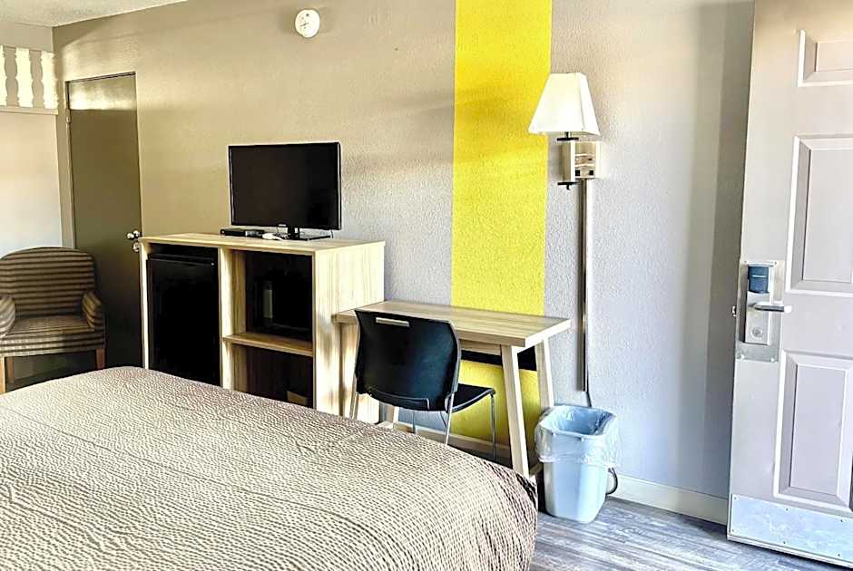 Super 8 by Wyndham Albuquerque Downtown