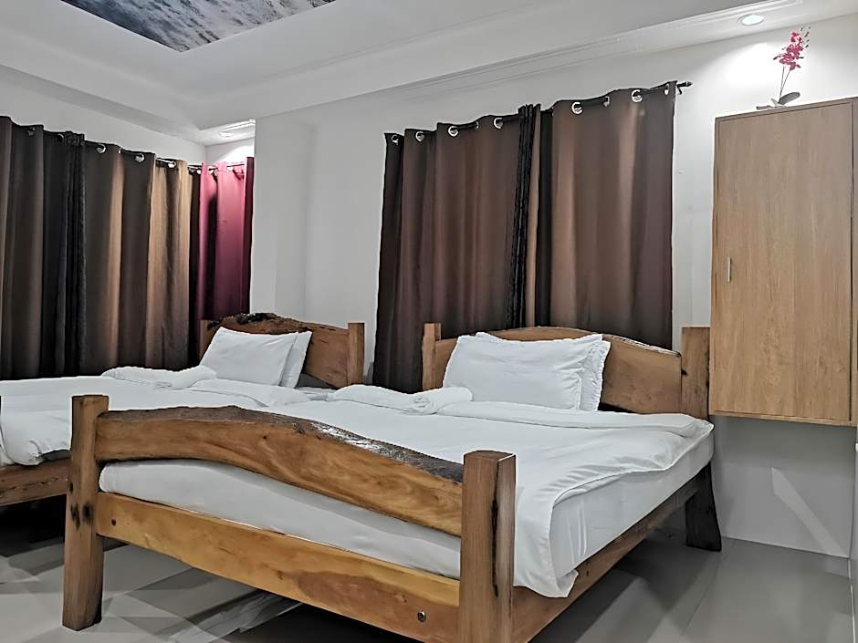 RedDoorz Plus @ Jollydays Hotel Nueva Ecija