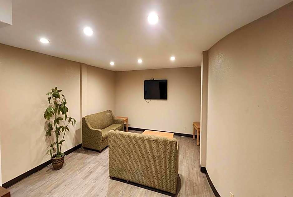 Days Inn by Wyndham Fort Wright Cincinnati Area