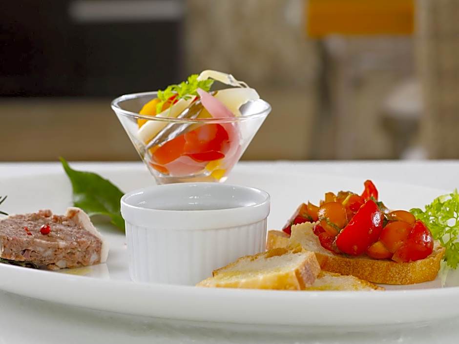 Hotel Breezebay Marina