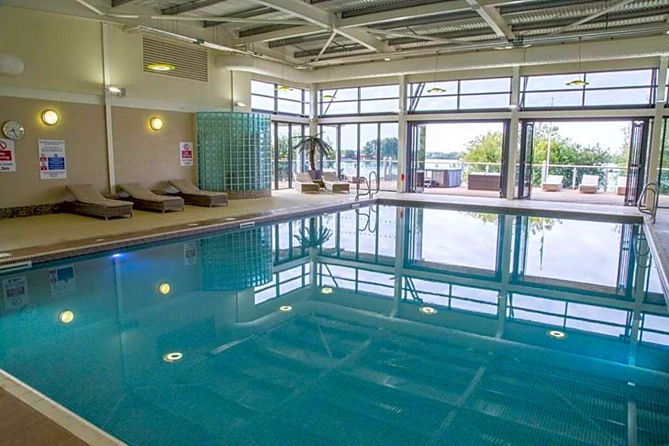 Premium Accomodation with Hot Tub, Tattershall Lakes Country Park