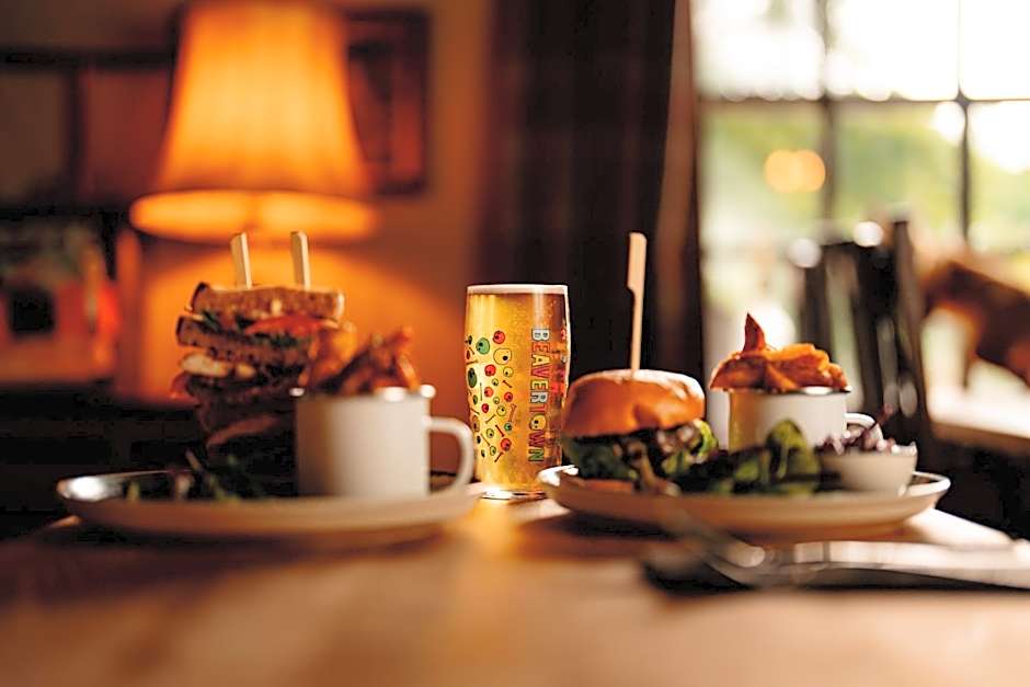 Wheatacre White Lion