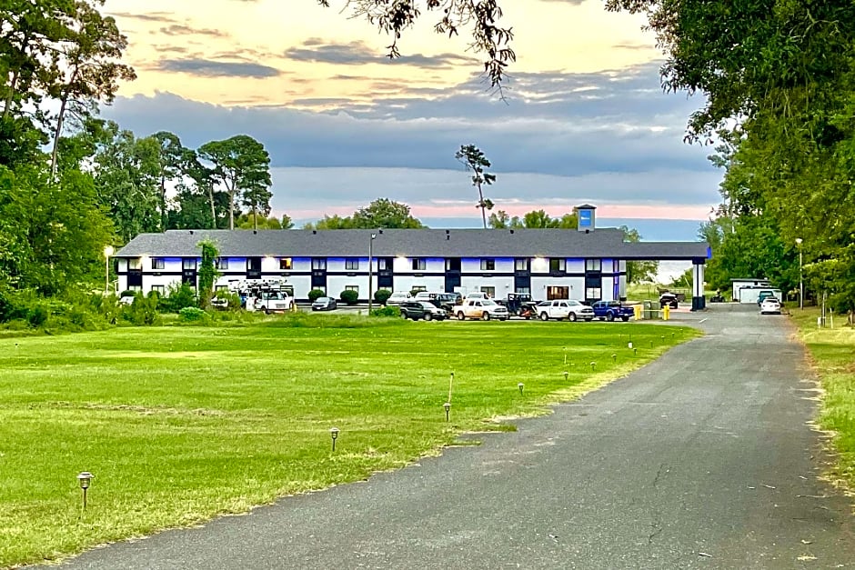 Rodeway Inn & Suites