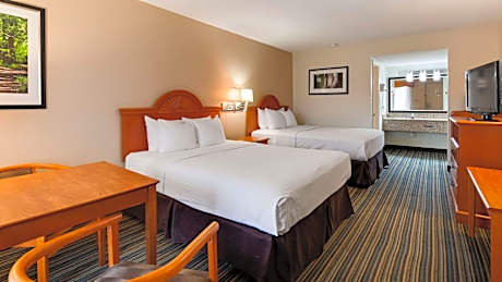 Queen Room with Two Queen Beds - Smoking