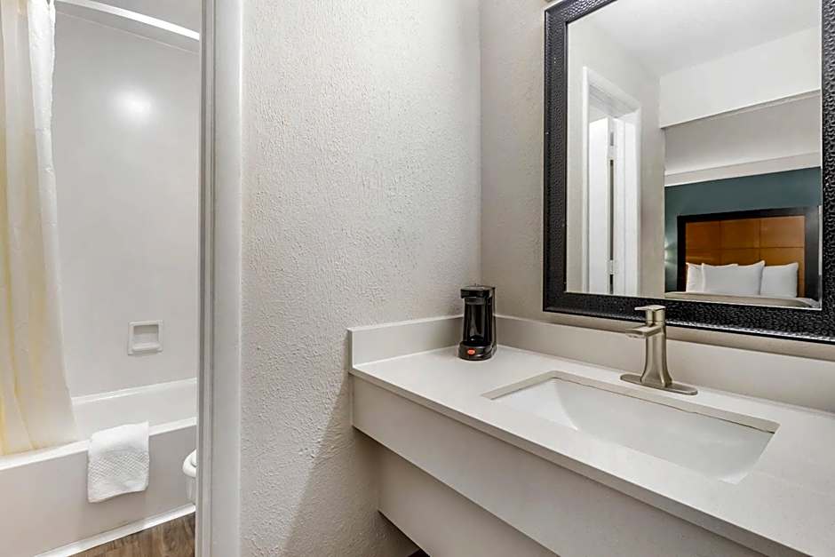 Quality Inn & Suites North Charleston - Ashley Phosphate