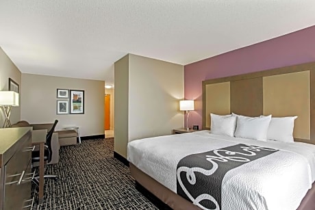 1 King Bed Non-Smoking