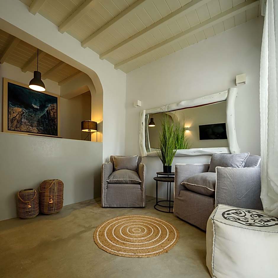 Cova Mykonos Suites