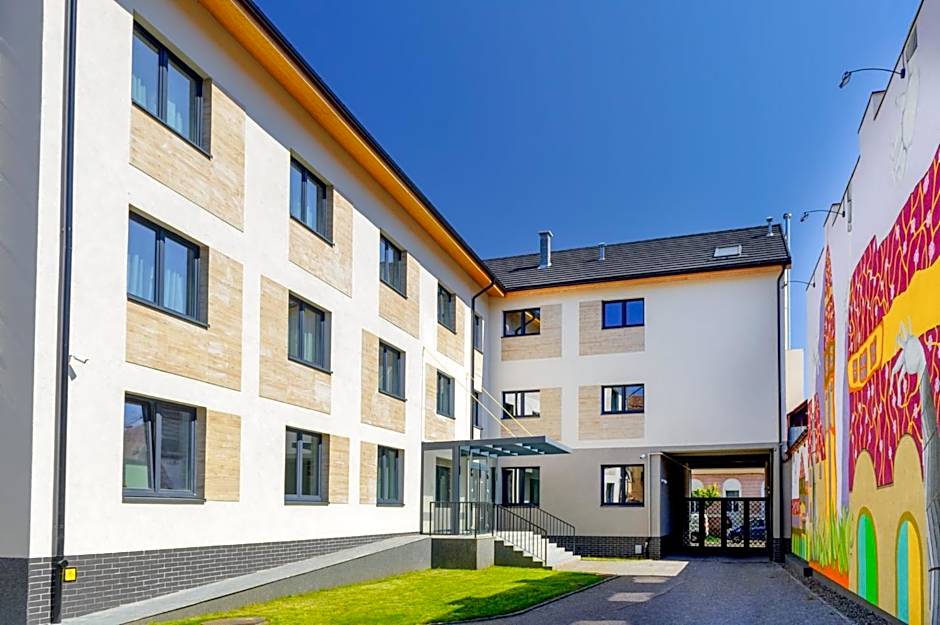 H11 Downtown Apartments