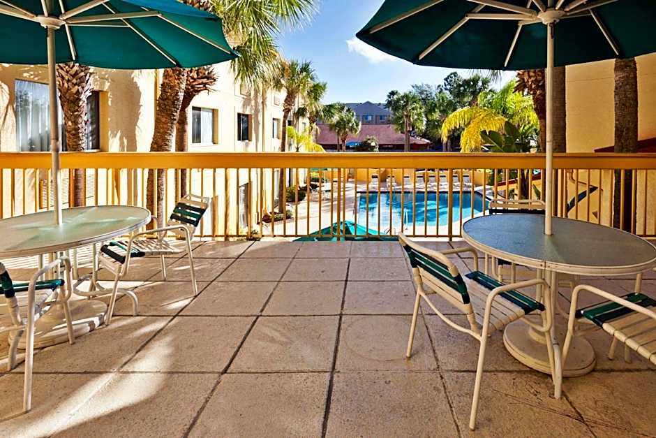 La Quinta Inn & Suites by Wyndham St. Pete-Clearwater Airport