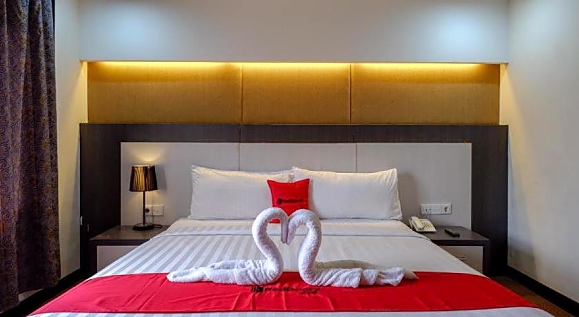RedDoorz Plus near Hotel Benua Kendari