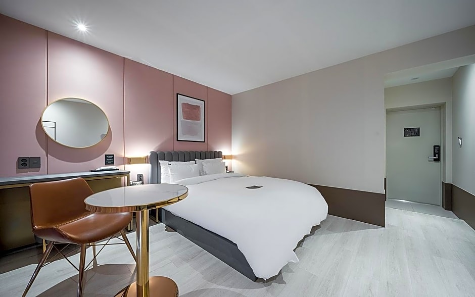 Brown Dot Gangneung Gyeongpo