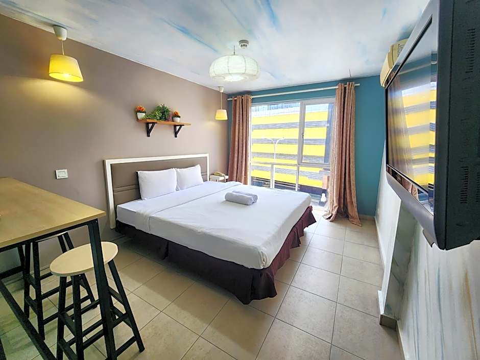 Photo 1 of 4 of Standard King Room