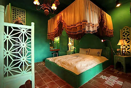 Fuchsia Double Room 3