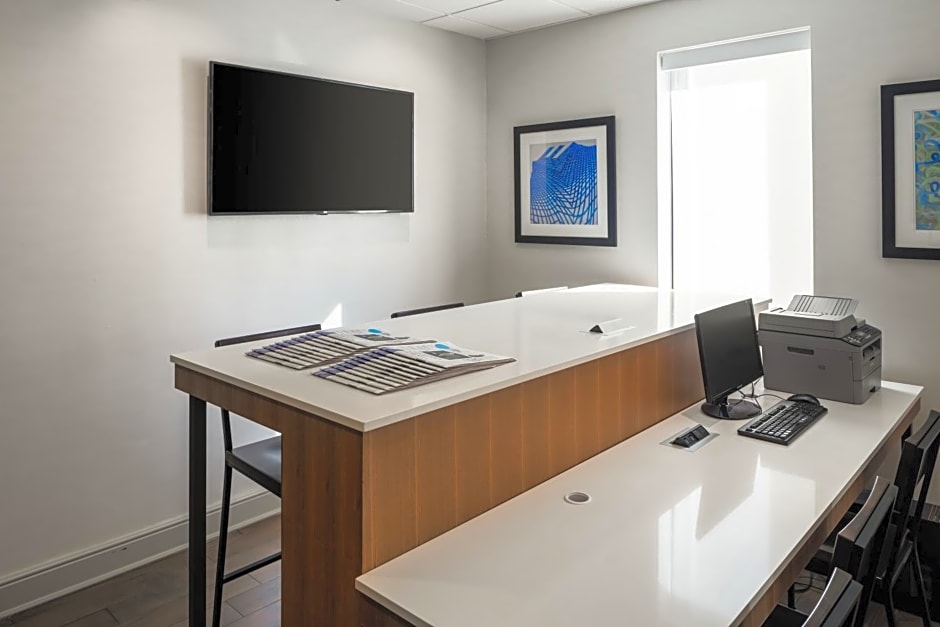 Holiday Inn Express Atlanta Airport-College Park, an IHG Hotel