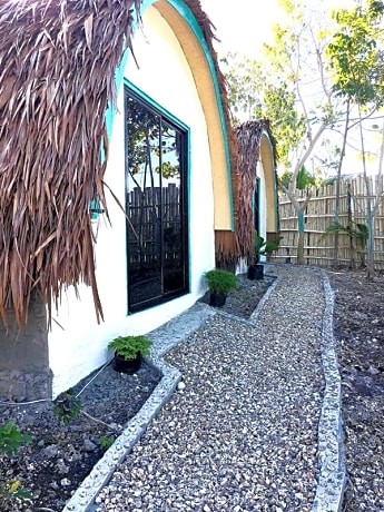 Love Shack Hostel & Cafe