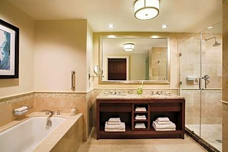 1 Bedroom Executive Suite, 1 King, Sofa bed, Ocean view