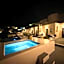 Sun Rocks Boutique Hotel - Caldera View Suites & Sunset Dining Experience