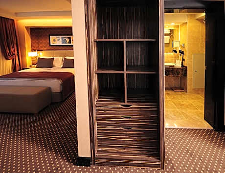 Senior Suite