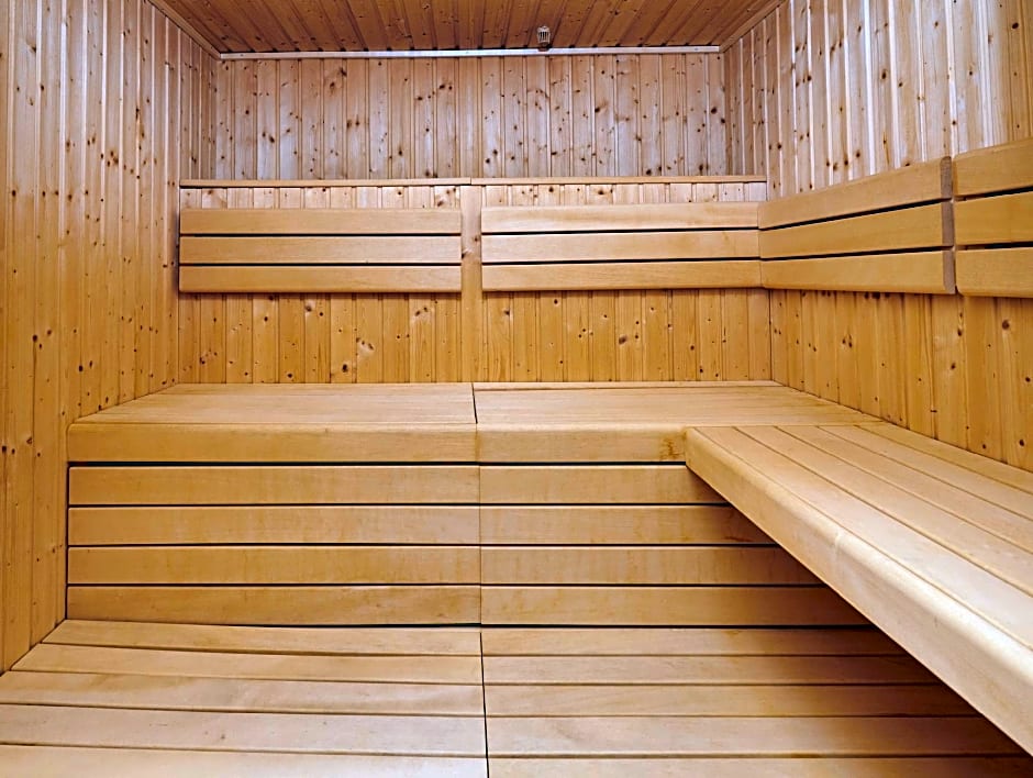 Holiday Inn Cardiff - North M4 By IHG