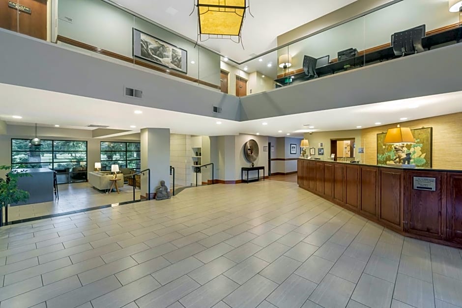 Best Western Plus Plaza by the Green