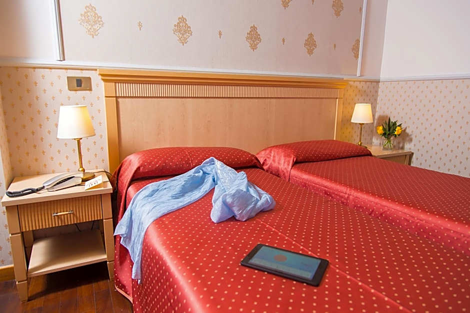 Hotel Arco Di Travertino