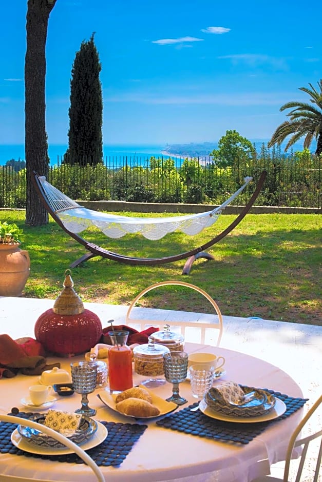 Tra gli Alberi e il Mare