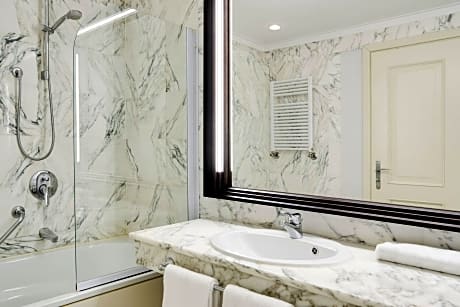 Deluxe Room, 1 King Bed, Non Smoking