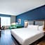 La Quinta Inn & Suites by Wyndham Chattanooga Downtown/South