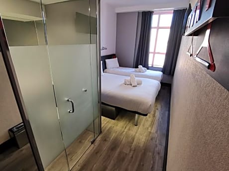 Family room no window