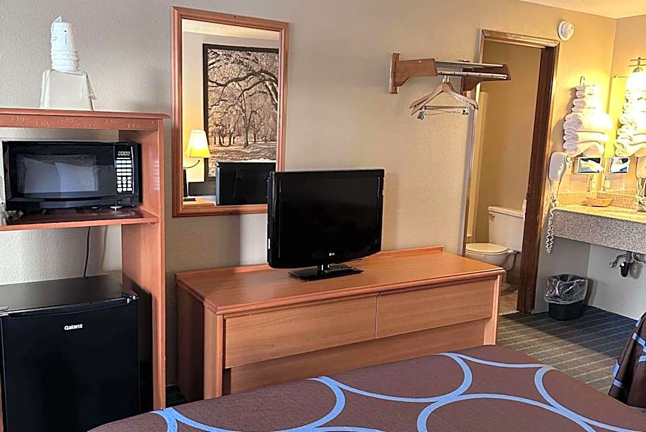 Super 8 by Wyndham Vancouver East