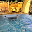 Paddock Pod - Sleeps 4 & Roofed Over Private Hot Tub & NEW SAUNA