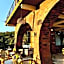 Caldera Hotel & Restaurant