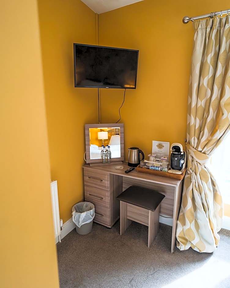 Johnny Dough's Conwy with Rooms