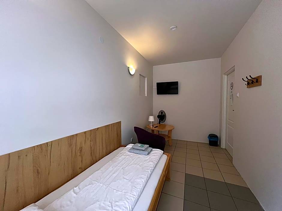 ETNA - Hostel -Noclegi Rzeszów 24 Pokoje