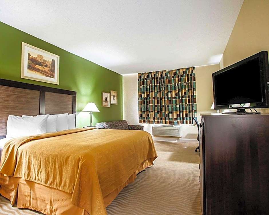 Quality Inn & Suites Champaign North - Urbana