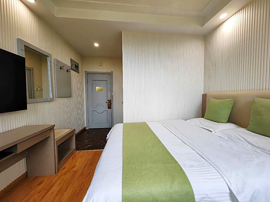 GreenTree Alliance Hulunbeier Zhalantun Railway Station Hotel