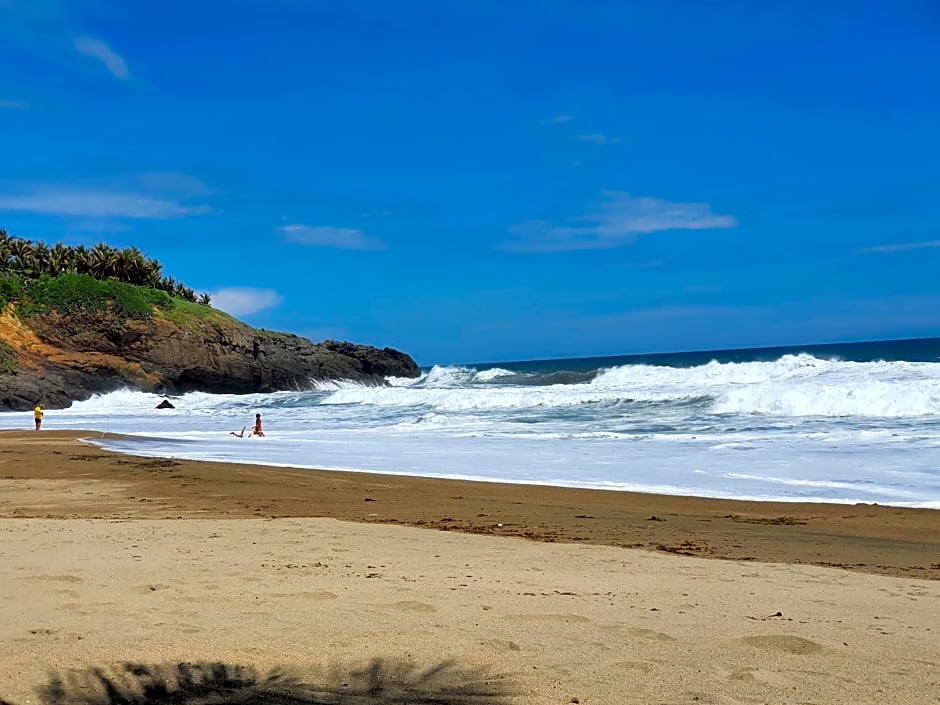 Bungalows La Perla Playa Azul