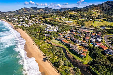 Aqualuna Beach Resort