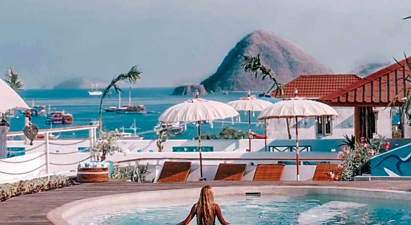 Seaesta Komodo Hostel & Hotel