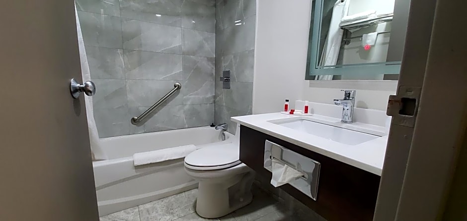 Super 8 by Wyndham Sarnia ON