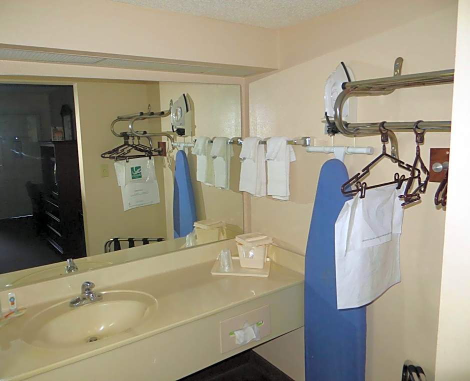 Travelodge by Wyndham Knoxville East