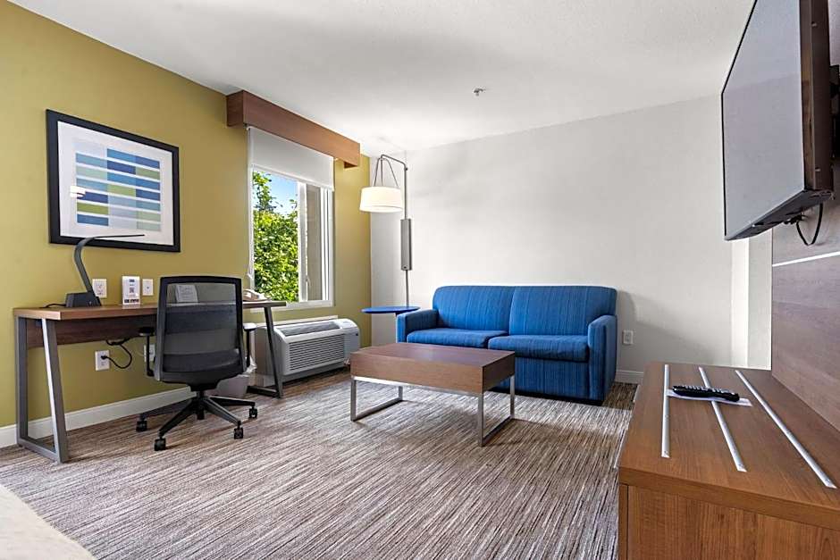 Holiday Inn Express and Suites Surrey By IHG