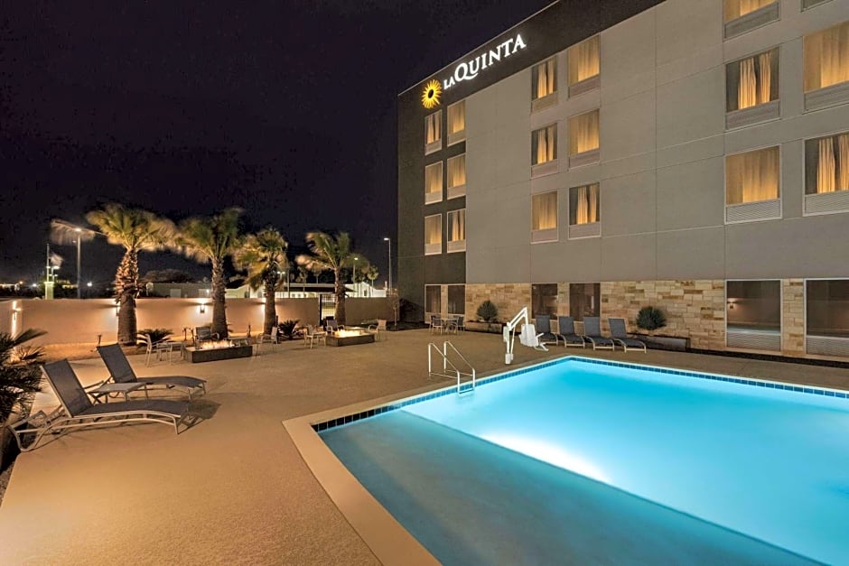 La Quinta Inn & Suites by Wyndham Del Rio