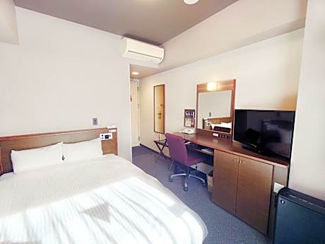 Small Double Room - Smoking