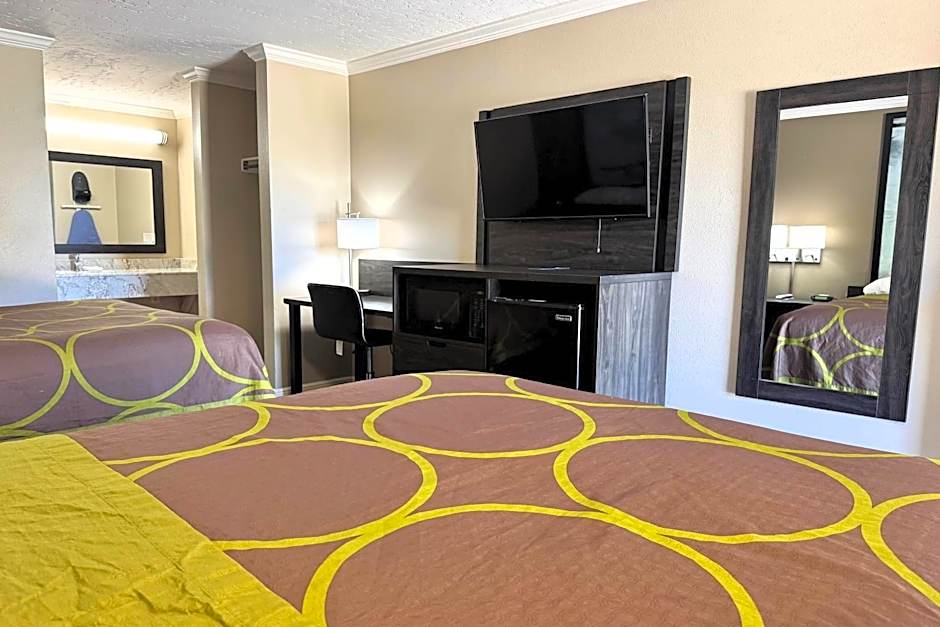 Super 8 by Wyndham Picayune