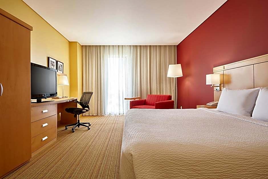 Courtyard by Marriott Leon at The Poliforum