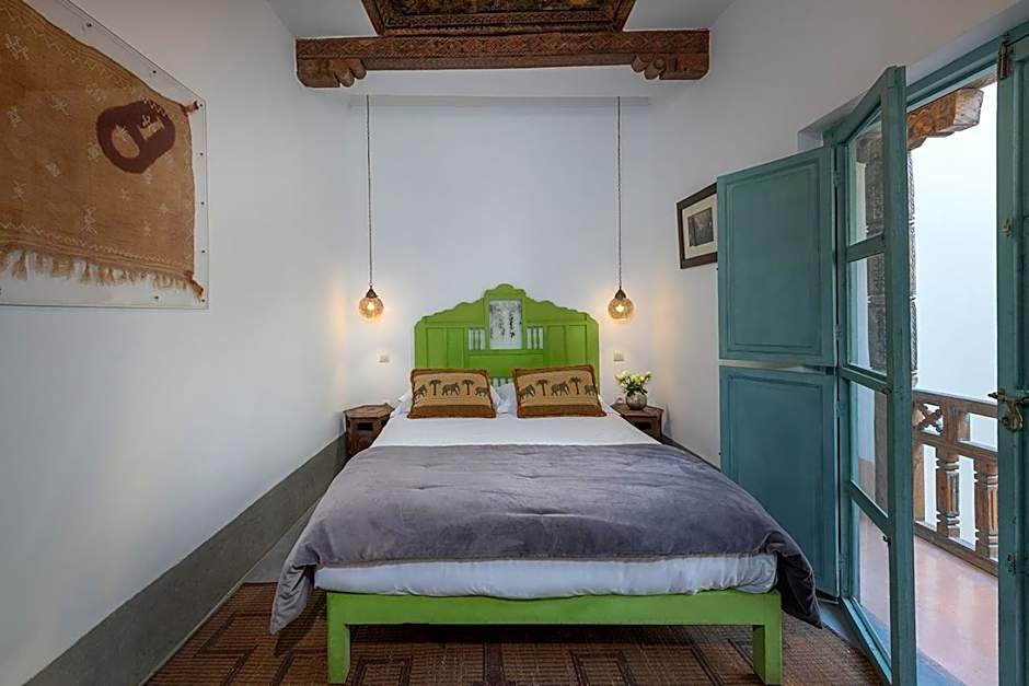 Riad Le J
