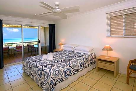 One-Bedroom Apartment with Sea View