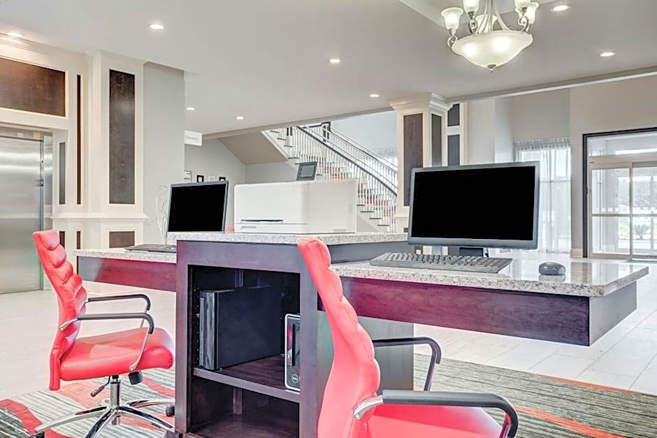 Holiday Inn & Suites Lafayette North by IHG
